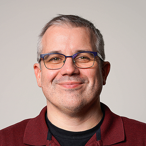 Kyle Hopkins '00. Photo courtesy of the Anchorage Daily News.